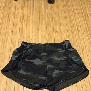 Athleta camo print shorts. Size XS. EUC.